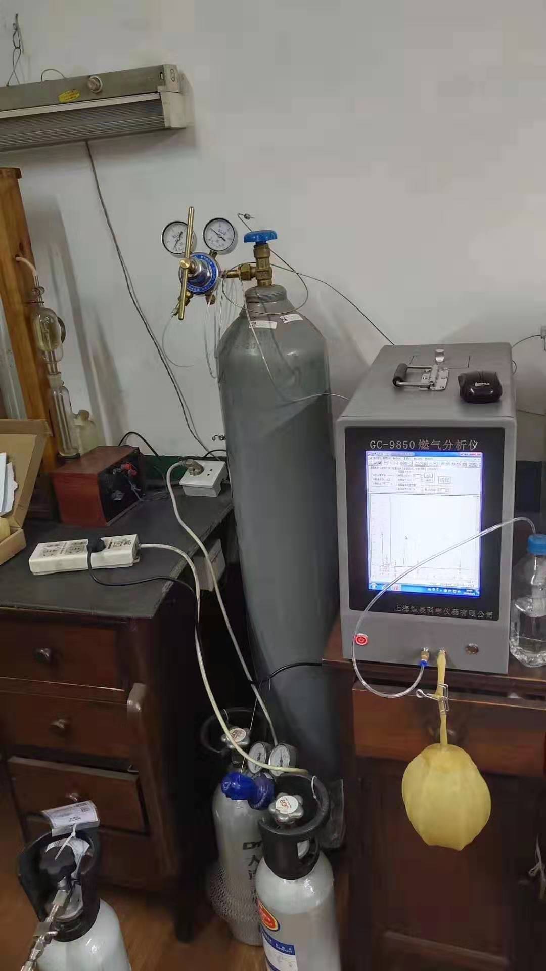 实验室分析现场